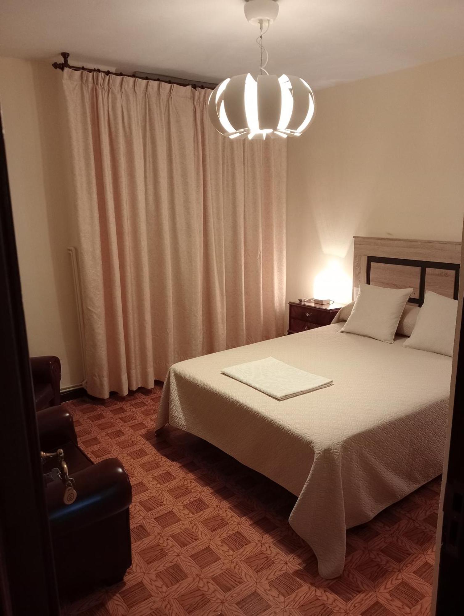 Habitacion Matrimonial Centro Ciudad Овиедо Екстериор снимка